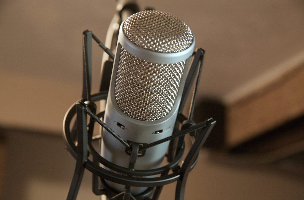 ¿Cómo hablar ante un micrófono de estudio?